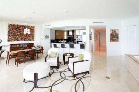 Condominio en alquiler en Bal Harbour, Florida, 2 dormitorios, 198.44 m2 № 1936582 - foto 6