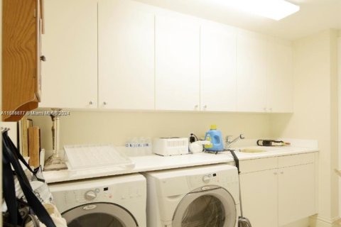 Condominio en alquiler en Bal Harbour, Florida, 2 dormitorios, 198.44 m2 № 1936582 - foto 19