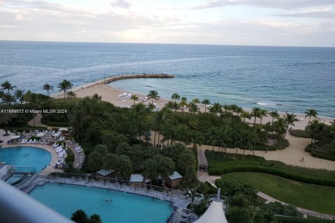 Condominio en alquiler en Bal Harbour, Florida, 2 dormitorios, 198.44 m2 № 1936582 - foto 3