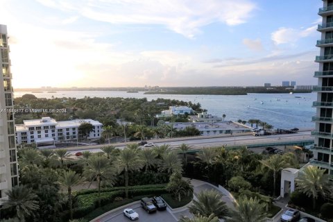 Condominio en alquiler en Bal Harbour, Florida, 2 dormitorios, 198.44 m2 № 1936582 - foto 16