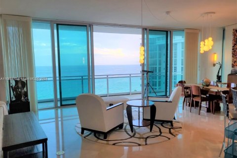 Condominio en alquiler en Bal Harbour, Florida, 2 dormitorios, 198.44 m2 № 1936582 - foto 27