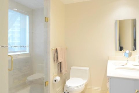 Condominio en alquiler en Bal Harbour, Florida, 2 dormitorios, 198.44 m2 № 1936582 - foto 18