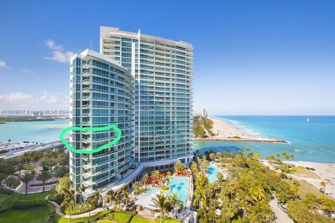 Condominio en alquiler en Bal Harbour, Florida, 2 dormitorios, 198.44 m2 № 1936582 - foto 1