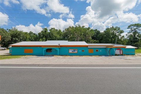 Commercial property in Fort White, Florida 631.18 sq.m. № 1873330 - photo 1