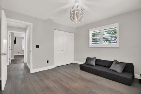 Casa en venta en Saint Petersburg, Florida, 4 dormitorios, 264.03 m2 № 1757090 - foto 28