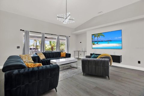 Casa en venta en Saint Petersburg, Florida, 4 dormitorios, 264.03 m2 № 1757090 - foto 15