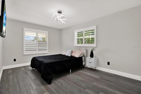Casa en venta en Saint Petersburg, Florida, 4 dormitorios, 264.03 m2 № 1757090 - foto 24