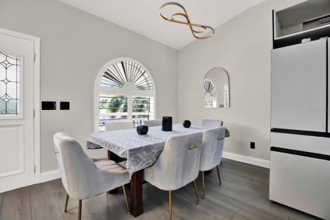 Casa en venta en Saint Petersburg, Florida, 4 dormitorios, 264.03 m2 № 1757090 - foto 10