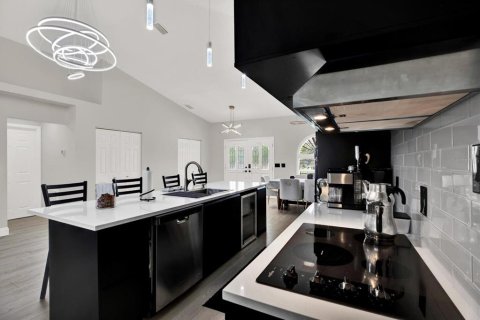 Casa en venta en Saint Petersburg, Florida, 4 dormitorios, 264.03 m2 № 1757090 - foto 12