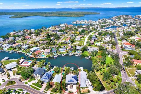 Casa en venta en Saint Petersburg, Florida, 4 dormitorios, 264.03 m2 № 1757090 - foto 1