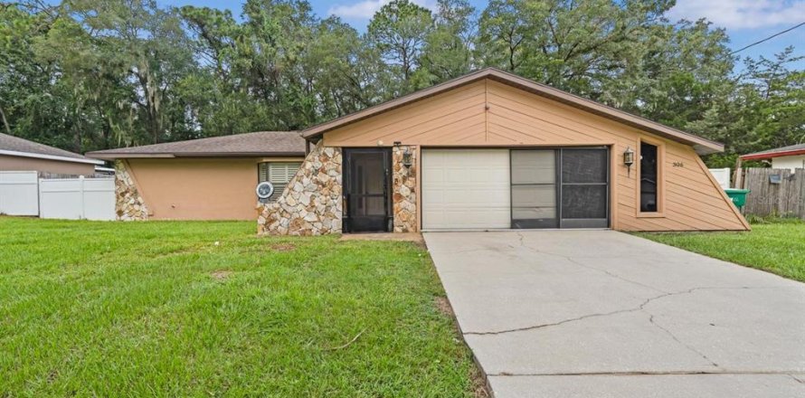 House in Inverness, Florida 2 bedrooms № 1909645