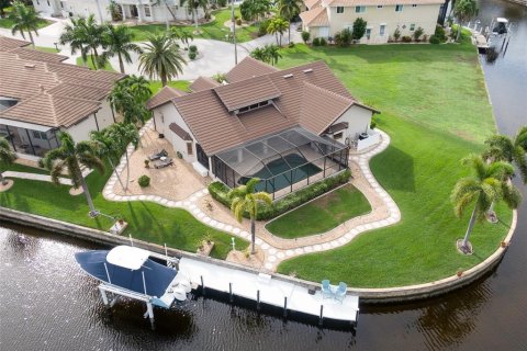 House in Punta Gorda, Florida 3 bedrooms, 197.23 sq.m. № 2349565