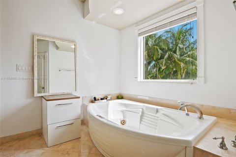 Condo in Key Biscayne, Florida, 4 bedrooms  № 1890750 - photo 15