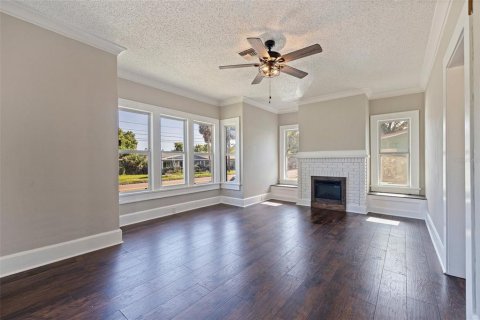 House in Saint Petersburg, Florida 3 bedrooms, 115.57 sq.m. № 1785412 - photo 5