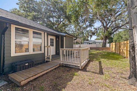 House in Saint Petersburg, Florida 3 bedrooms, 115.57 sq.m. № 1785412 - photo 3