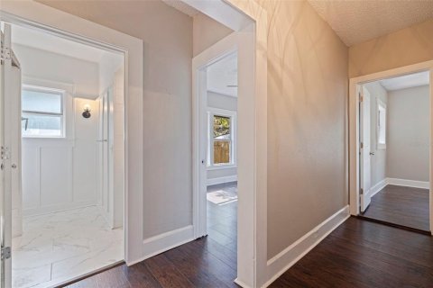 House in Saint Petersburg, Florida 3 bedrooms, 115.57 sq.m. № 1785412 - photo 17