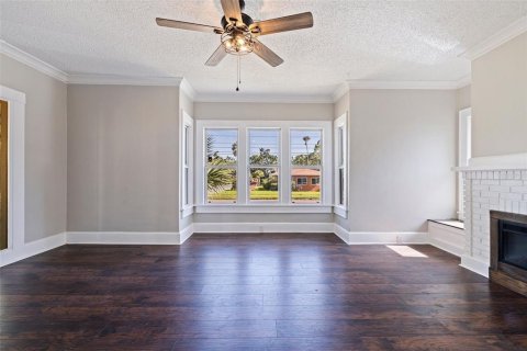 House in Saint Petersburg, Florida 3 bedrooms, 115.57 sq.m. № 1785412 - photo 8