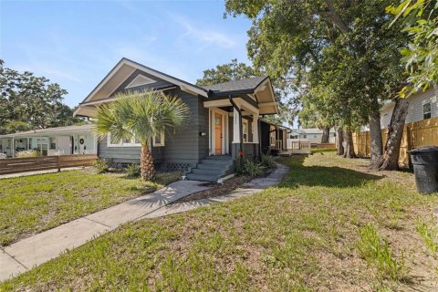 House in Saint Petersburg, Florida 3 bedrooms, 115.57 sq.m. № 1785412 - photo 2