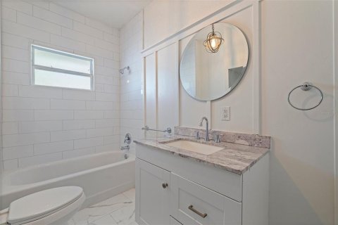 House in Saint Petersburg, Florida 3 bedrooms, 115.57 sq.m. № 1785412 - photo 16