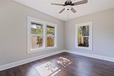 House in Saint Petersburg, Florida 3 bedrooms, 115.57 sq.m. № 1785412 - photo 18