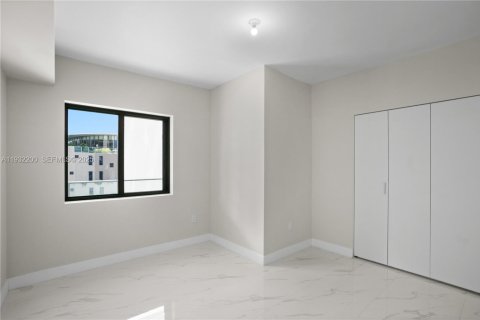Apartamento en alquiler en Miami, Florida, 2 dormitorios, 141.49 m2 № 1990792 - foto 11