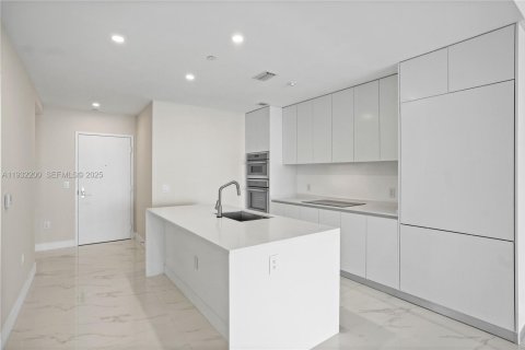 Apartamento en alquiler en Miami, Florida, 2 dormitorios, 141.49 m2 № 1990792 - foto 7