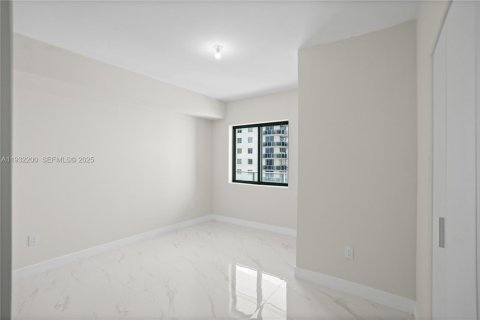 Apartamento en alquiler en Miami, Florida, 2 dormitorios, 141.49 m2 № 1990792 - foto 10