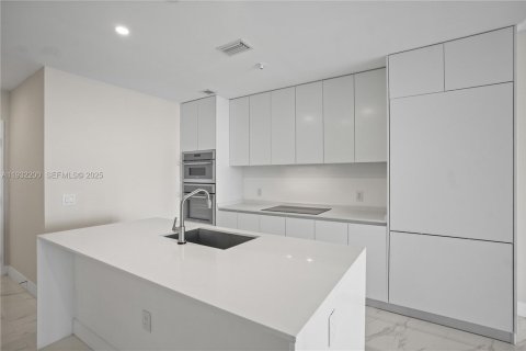 Apartamento en alquiler en Miami, Florida, 2 dormitorios, 141.49 m2 № 1990792 - foto 8