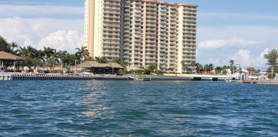 Condo in Saint Petersburg, Florida, 1 bedroom № 1608123