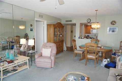 Condo in Saint Petersburg, Florida, 1 bedroom  № 1608123 - photo 10