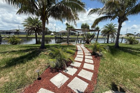 House in Port Charlotte, Florida 2 bedrooms, 120.22 sq.m. № 1903340 - photo 26
