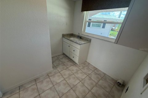 House in Port Charlotte, Florida 2 bedrooms, 120.22 sq.m. № 1903340 - photo 22