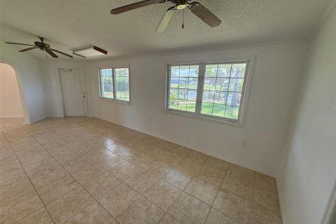 House in Port Charlotte, Florida 2 bedrooms, 120.22 sq.m. № 1903340 - photo 7