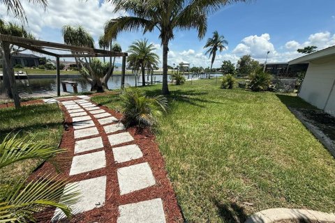 House in Port Charlotte, Florida 2 bedrooms, 120.22 sq.m. № 1903340 - photo 25