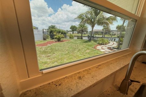 House in Port Charlotte, Florida 2 bedrooms, 120.22 sq.m. № 1903340 - photo 12