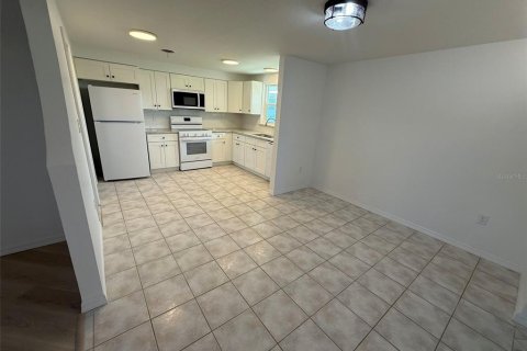 House in Port Charlotte, Florida 2 bedrooms, 120.22 sq.m. № 1903340 - photo 11