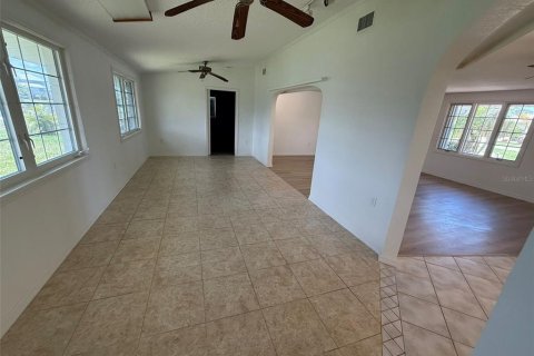 House in Port Charlotte, Florida 2 bedrooms, 120.22 sq.m. № 1903340 - photo 8