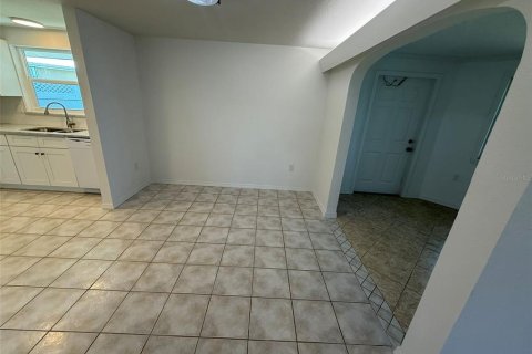 House in Port Charlotte, Florida 2 bedrooms, 120.22 sq.m. № 1903340 - photo 6