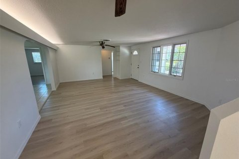 House in Port Charlotte, Florida 2 bedrooms, 120.22 sq.m. № 1903340 - photo 4