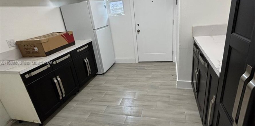 Casa en Opa-locka, Florida 2 dormitorios, 180.23 m2 № 2060945