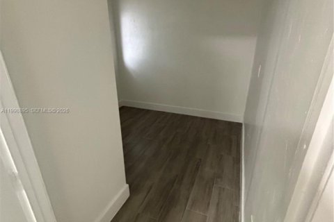 Casa en alquiler en Opa-locka, Florida, 2 dormitorios, 180.23 m2 № 2060945 - foto 4