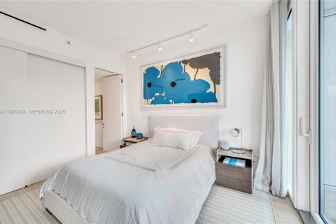 Condominio en venta en Surfside, Florida, 2 dormitorios, 188.03 m2 № 1987608 - foto 13