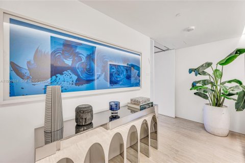 Condominio en venta en Surfside, Florida, 2 dormitorios, 188.03 m2 № 1987608 - foto 16