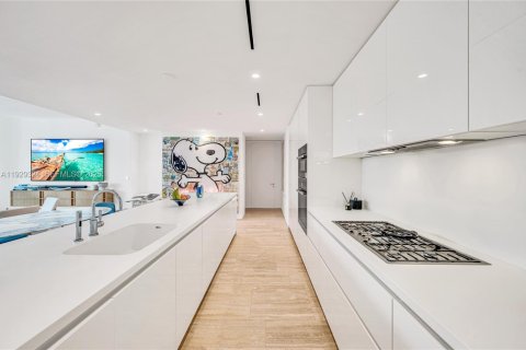 Condominio en venta en Surfside, Florida, 2 dormitorios, 188.03 m2 № 1987608 - foto 4