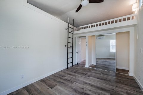 Commercial property in Port Charlotte, Florida № 2052735 - photo 22