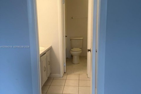 Copropriété à vendre à Miami, Floride: 1 chambre, 76.74 m2 № 2382020 - photo 13