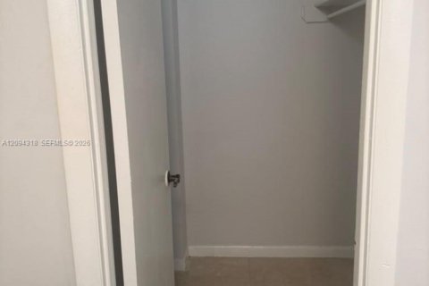 Copropriété à vendre à Miami, Floride: 1 chambre, 76.74 m2 № 2382020 - photo 3