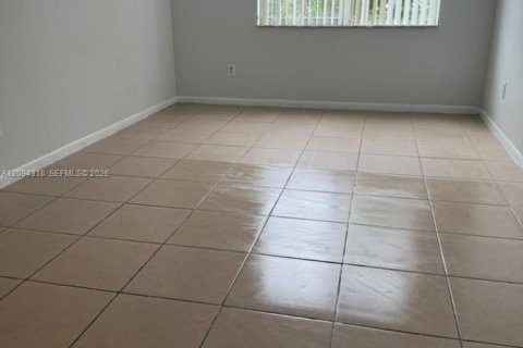 Copropriété à vendre à Miami, Floride: 1 chambre, 76.74 m2 № 2382020 - photo 2