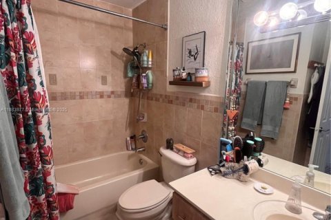 Copropriété à vendre à Miami, Floride: 1 chambre, 79.34 m2 № 1930907 - photo 13