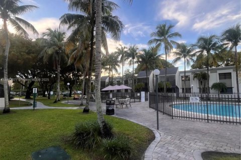 Copropriété à vendre à Miami, Floride: 1 chambre, 79.34 m2 № 1930907 - photo 17